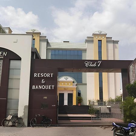 Club 7 Resort And Banquets Bareilly Eksteriør bilde