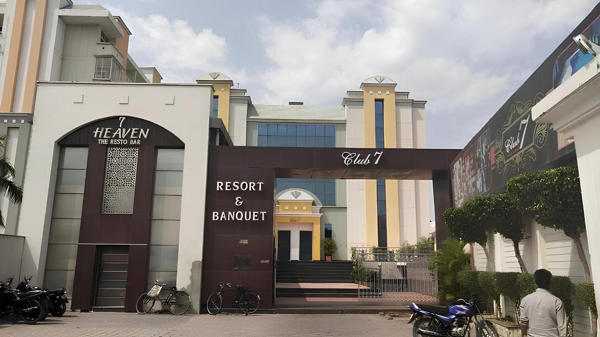 Club 7 Resort And Banquets Bareilly Eksteriør bilde