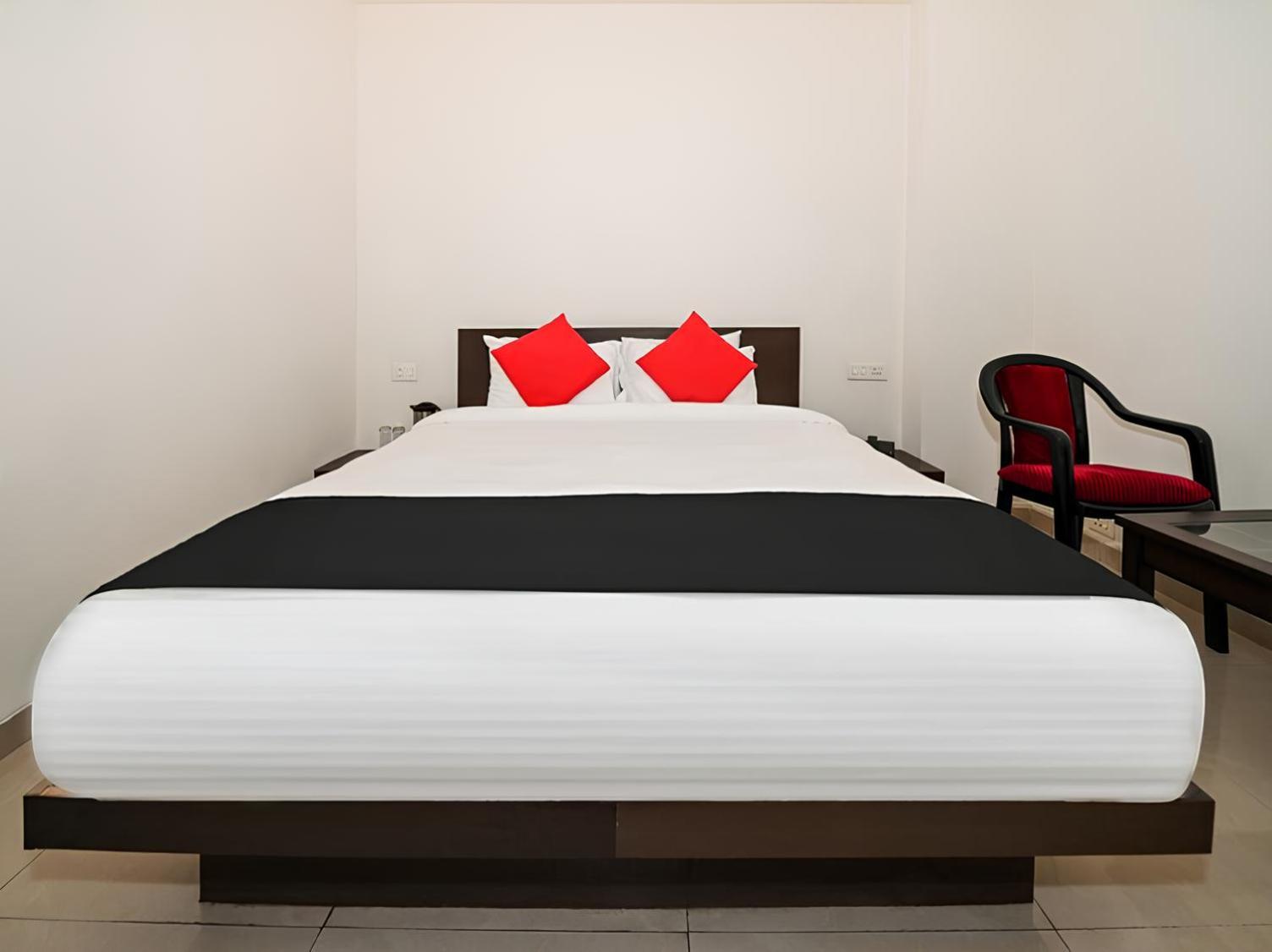 Club 7 Resort And Banquets Bareilly Eksteriør bilde