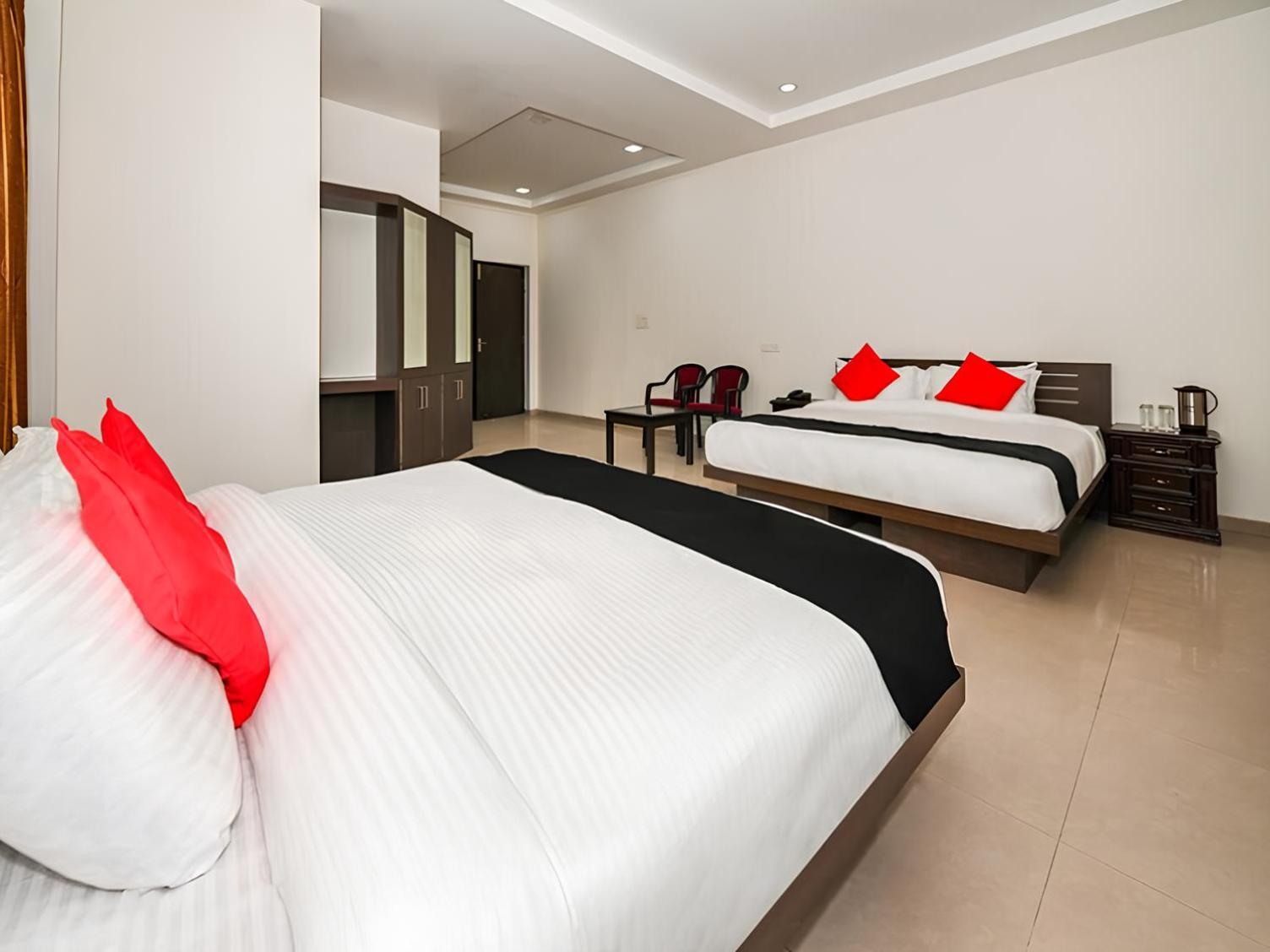Club 7 Resort And Banquets Bareilly Eksteriør bilde
