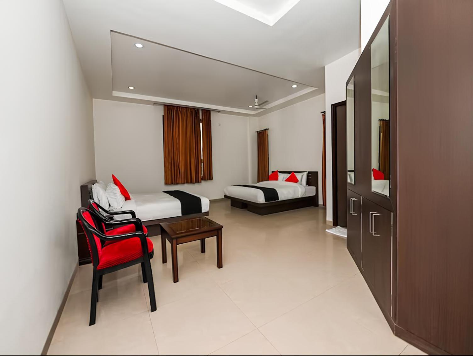 Club 7 Resort And Banquets Bareilly Eksteriør bilde