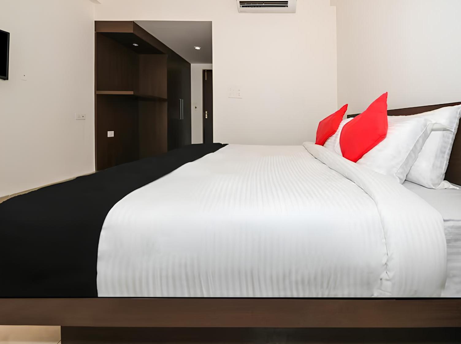 Club 7 Resort And Banquets Bareilly Eksteriør bilde