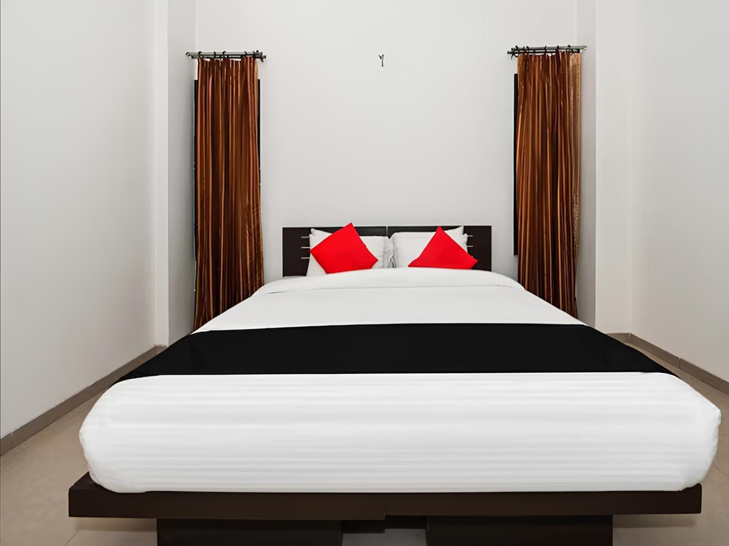Club 7 Resort And Banquets Bareilly Eksteriør bilde