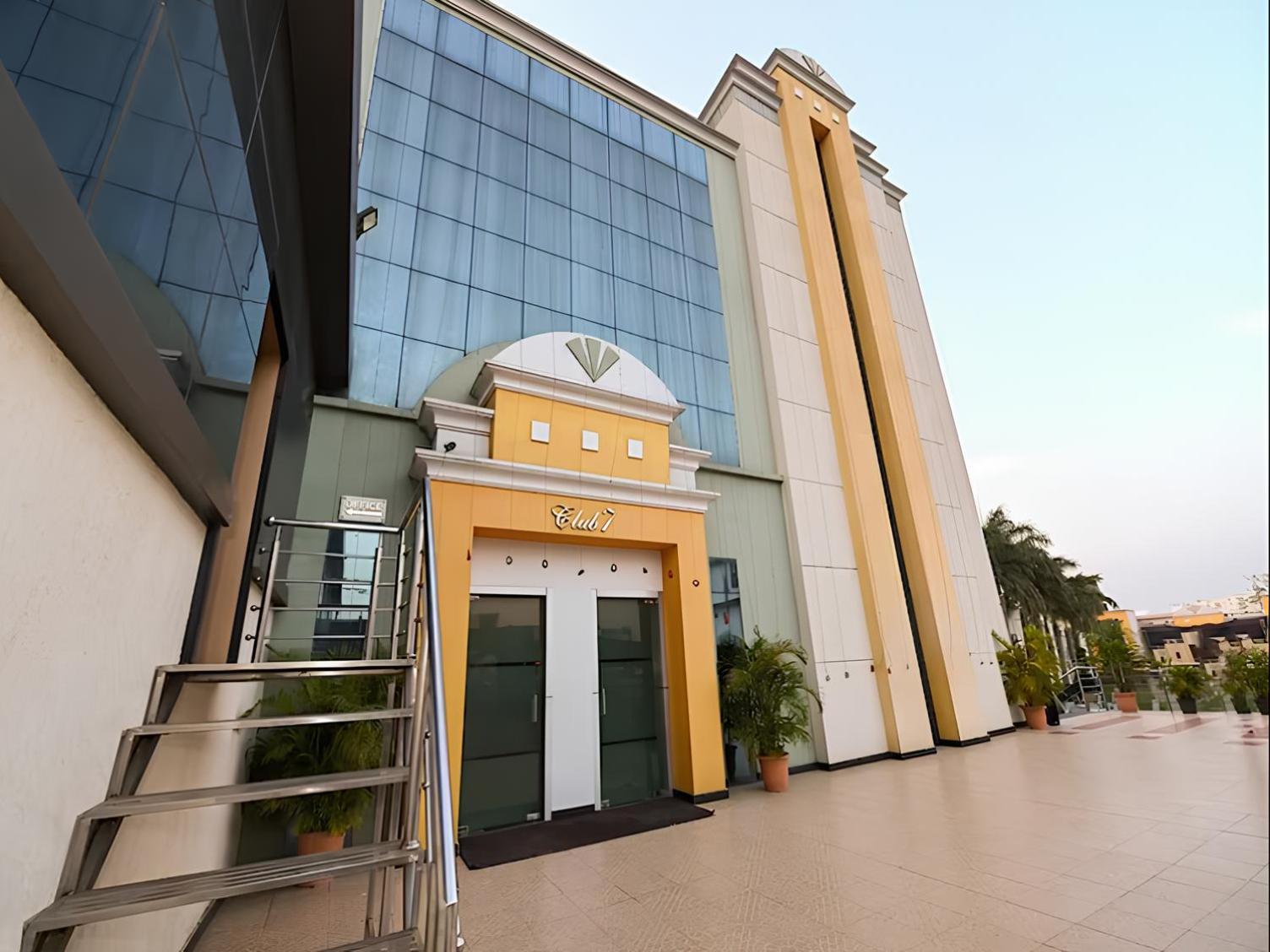 Club 7 Resort And Banquets Bareilly Eksteriør bilde