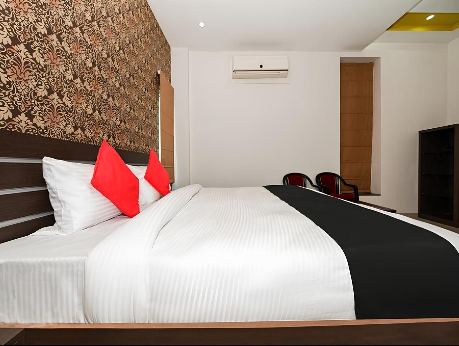 Club 7 Resort And Banquets Bareilly Eksteriør bilde